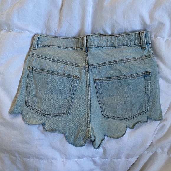 H&M Scalloped Denim Shorts Size 2 - Picture 3 of 6